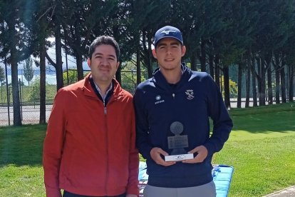 Segundo Argüello junto al vencedor masculino.