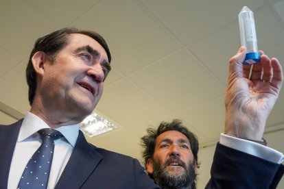 El consejero de Medio Ambiente, Vivienda y Ordenación del Territorio, Juan Carlos Suárez-Quiñones, visita el Instituto de Biotecnología de León, Inbiotec-Área de Biotecnología de Cesefor.