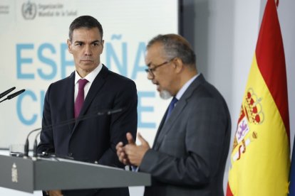 Pedro Sánchez y Tedros Adhanom durante la rueda de prensa en el Palacio de la Moncloa para analizar la situación por la crisis de hantavirus.