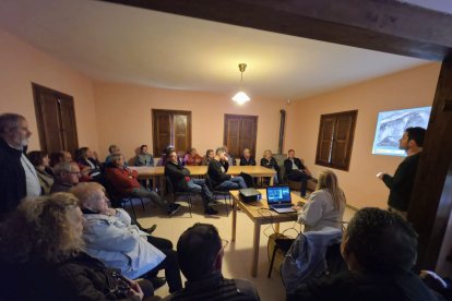 Presentación del proyecto a los vecinos de Valdefrancos.