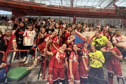 Las chicas del Bembibre H.C. celebran su pase a las semifinales de la Copa de la Reina.