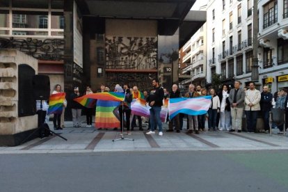 Concentración este domingo en León con motivo del Día Internacional contra la LGTBIAQ+ fobia.