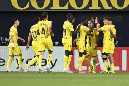 El Villarreal celebra uno de sus cinco goles contra el Atlético.
