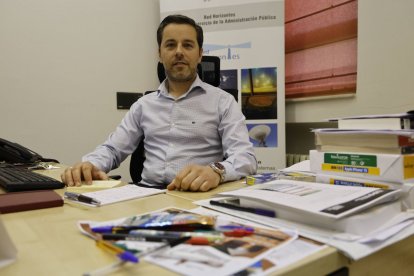 Diego Domínguez es el director de la Cátedra ISDEFE-ULE.