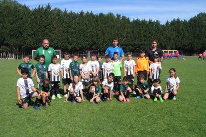 Prebenjamines del Arenas y el Atlético Bierzo.