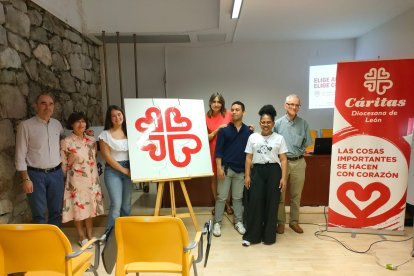 Personas usuarias, voluntarias, donantes y profesionales de Cáritas compartieron sus experiencias en Espacio Vías.