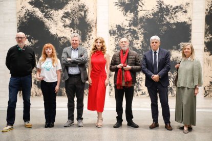 Foto de familia de la presentación de las exposiciones.
