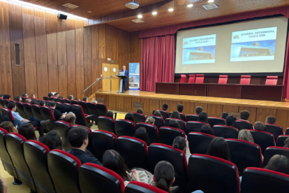 La bienvenida se efectuó en el salón de actos del hospital.