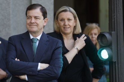 Alfonso Fernández Mañueco junto a Isabel Blanco. JAVIER LIZÓN