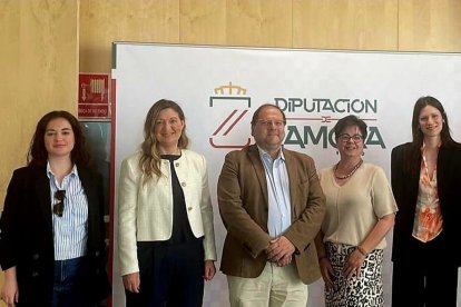 Los participantes antes del foro.