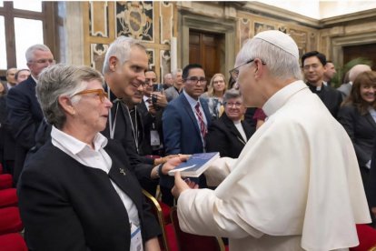Alberto Ares, en una recepción con el Papa.