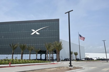 Fotografía de archivo del edificio de la empresa aeroespacial SpaceX en la ciudad de Starbase a las afueras de Brownsville, en el sur de Texas (EE. UU.). EFE/Alejandra Arredondo.