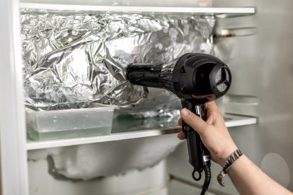 ¿Es cierto que si metes papel de aluminio el congelador funciona mejor?