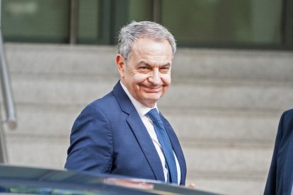 El expresidente del Gobierno José Luis Rodríguez Zapatero a su llegada a la Audiencia Nacional, a 17 de junio de 2026, en Madrid (España). 