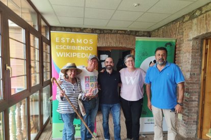 Lipa y Antonio con Rubén Ojeda, Mentxu Ramilo y Manuel Herrero, alcalde de Prioro.
