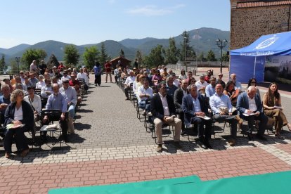 Riaño reunió a políticos y empresarios que conforman el Gal Montaña de Riaño.