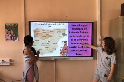 Los alumnos aprendieron historia, hablaron con los mayores y ahondaron en palabras del leonés para conocer sus orígenes.