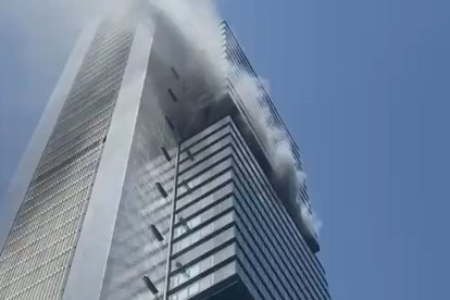 Imagen del humo de la torre.