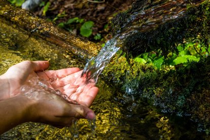 Las aguas sulfurosas de Morgovejo, que brotan a 37 grados, dieron fama a este pequeño pueblo leonés y convirtieron su balneario en uno de los destinos termales más conocidos de la provincia