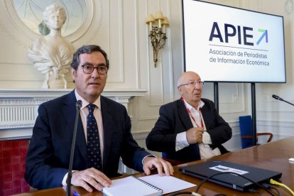 Garamendi ayer, en una jornada sobre inteligencia artificial, energía y vivienda.