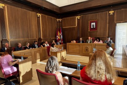 El Pleno ordinario de junio se celebró este viernes en el consistorio de San Marcelo.