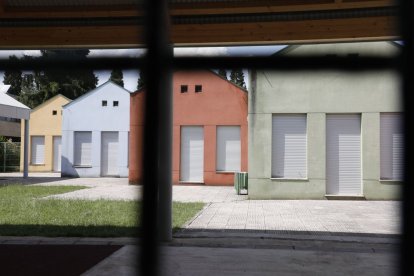 La Escuela Infantil Parque de los Reyes con las persinas bajadas para evitar el calor.