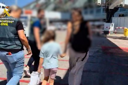 La Guardia Civil localiza en Kosovo a una niña de seis años presuntamente sustraída en Mallorca y detiene a su padre.