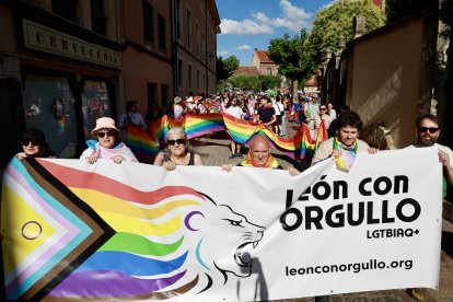 La Asociación León con Orgullo lleva a cabo un acto conmemorativo con motivo de la celebración del Día del Orgullo LGTBIAQ+, seguido de una manifestación.
