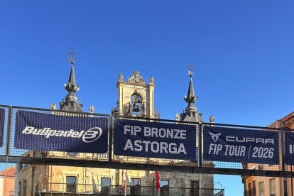 Podio masculino y femenino del FIP Bronze Astorga y dos momentos de la competición de ayer.