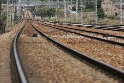 Un tramo de vía entre León y Ponferrada, cerca de la estación de Brañuelas.