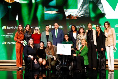Ignacio Galán junto a las embajadoras de Iberdrola en la anterior edición de los Premios Iberdrola Supera.