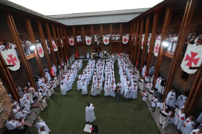 Acto de ordenación de los nuevos caballeros templarios.