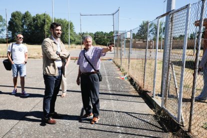Fernández, junto a Moreno, este jueves, en Armunia.