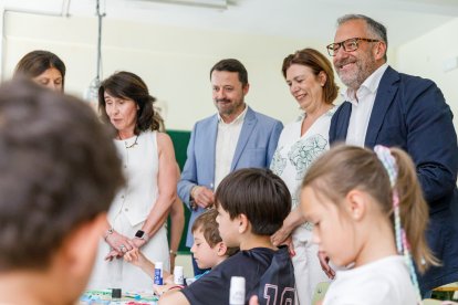 El vicepresidente primero y consejero de Desregulación, Familia y Ayudas Sociales, Carlos Pollán, visita varias actividades dentro del programa Conciliamos 2026