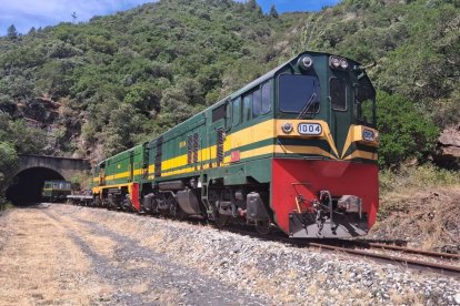 La Locomotora 1004 en la vía del Ponfeblino.