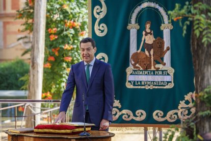 Moreno Bonilla toma posesión de su cargo como presidente de Andalucía.