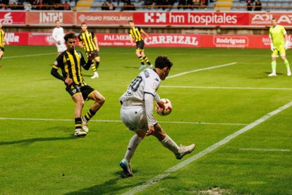 Jelbat, en el Cultural-Barakaldo CF de la Liga 2024-2025.