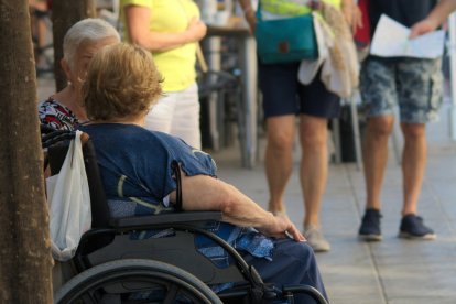 La falta de accesibilidad en destinos y alojamientos sigue condicionando las vacaciones de miles de personas con movilidad reducida en Castilla y León, según el Barómetro de la Accesibilidad.