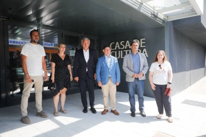NIcanor Sen y José Jiménez, en el centro, durante la visita de este viernes.