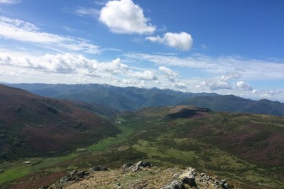 Vista de un rincón de Valle de Laciana, en el que se va a desarrollar una iniciativa de turismo sostenible.
