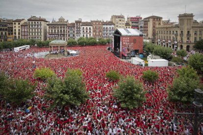 Plaza del Castillo de Pamplona durante la celebración de un concierto en los Sanfermines 2026