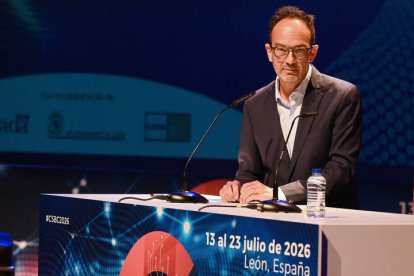 El secretario de Estado de Telecomunicaciones e Infraestructuras Digitales, Antonio Hernando Vera, interviene durante la inauguración institucional de la undécima edición del Cybersecurity Summer BootCamp 2026