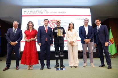 Joaquín Torné, Nuria González, Alfonso F. Mañueco, teniente coronel Samaniego, Adriana Ulibarri, Valentín Martínez y Suárez-Quiñones.