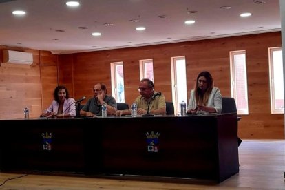 Un momento de la presentación del curso de verano de la ULE que acogerá La Bañeza.