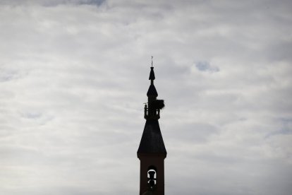 Torre de iglesia en la comarca del Páramo.