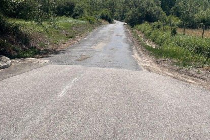 Desniveles en tramos con asfalto deteriorado