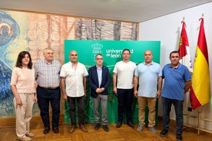 Investigadores de la ULE y los alcaldes implicados.