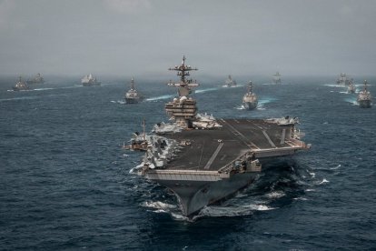 Buques estadounidenses desplegados tras reanudar el bloqueo naval en Ormuz.