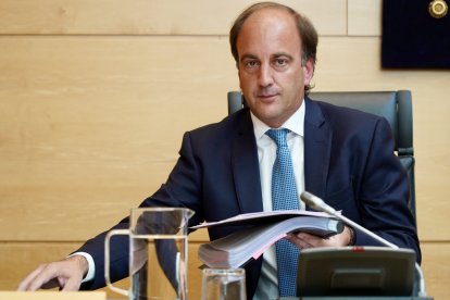 El consejero de Agricultura, Ganadería, Medio Rural y Política Ambiental, Joaquín Antonio Pino, presenta el programa de actuaciones que desarrollará por su departamento en la XII legislatura.