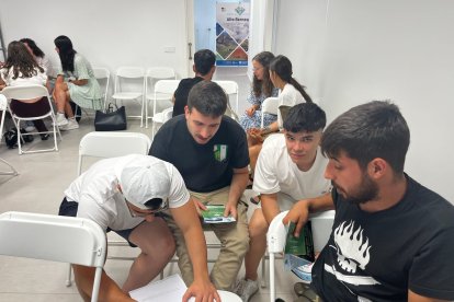 Varios chicos participantes en la reunión del pasado jueves.